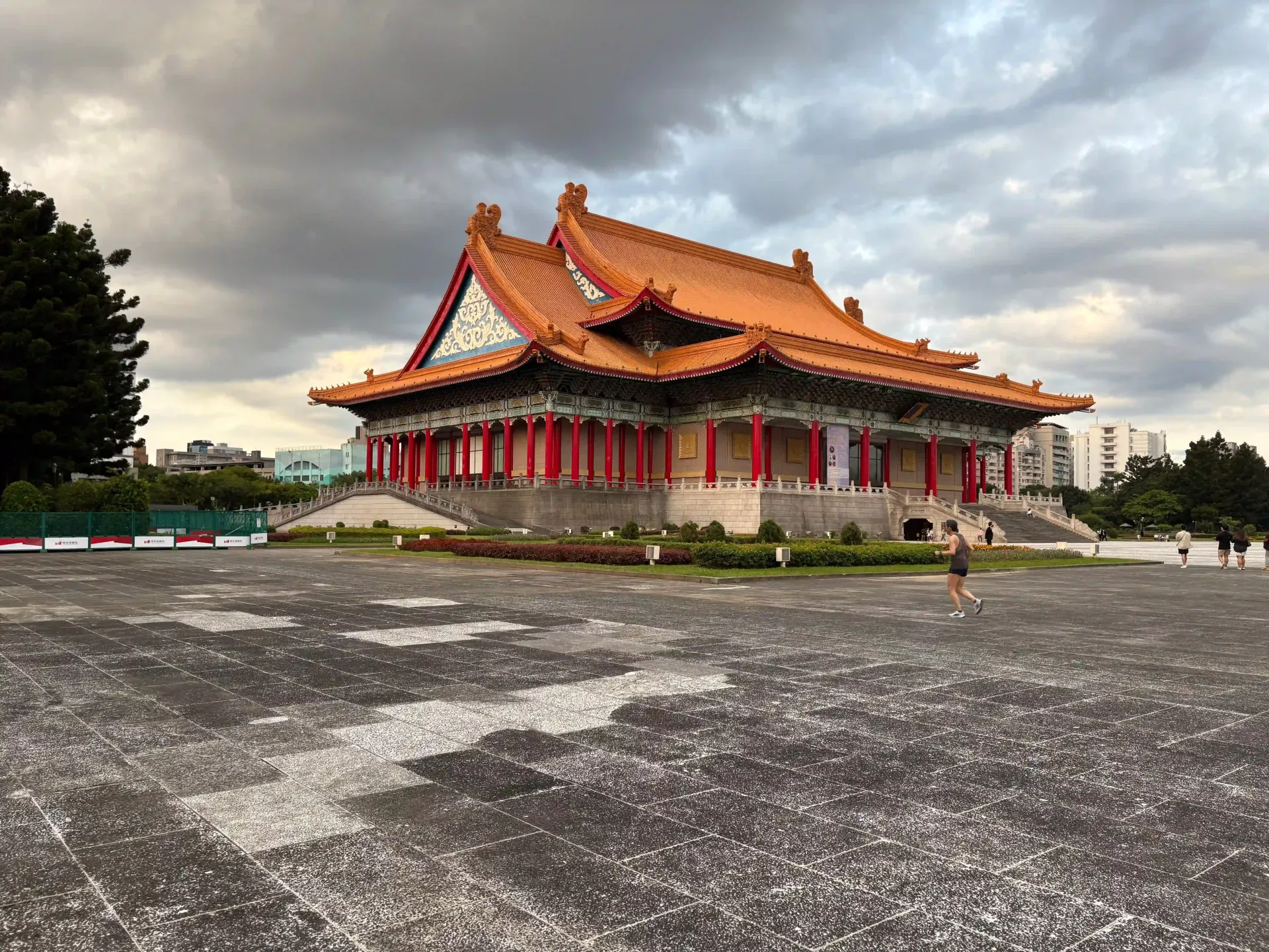 Foto di uno degli edifici circostanti del memoriale Chiang Kai-shek